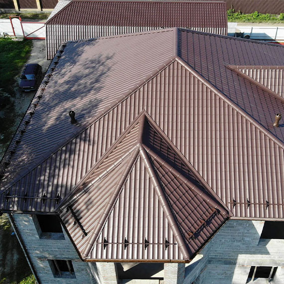 Монтаж сложной крыши и кровли в Дегтярске и Свердловской области